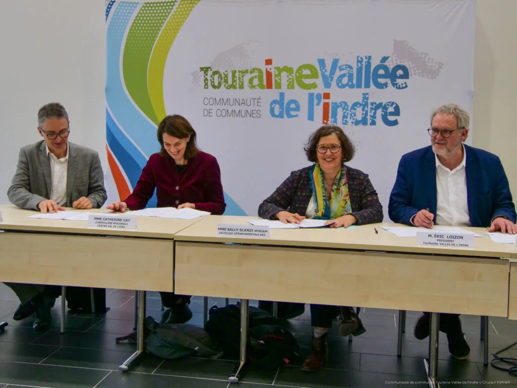 Signature du Contrat Local de Santé Touraine Vallée de l'Indre 2023-2026 avec Thierry LEFEVRE, Catherine GAY Myriam SALLY SCANZI et Eric LOIZON