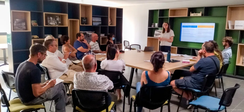 Photo des participants présents lors d'un groupe de travail sur le PAT.