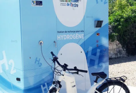 Vélo hydrogène et la station de recharge © Aurélie Michel