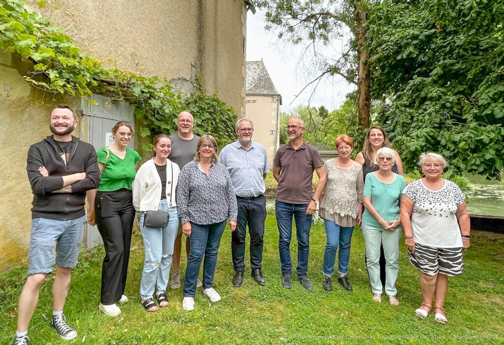Photo des personnes présentent lors de l'inauguration de l'Escape Game "L'Horloge du Moulin" installé au cœur des Moulins de Pont-de-Ruan.