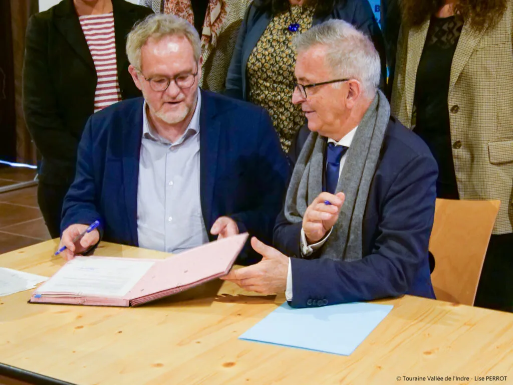 Eric Loizon et François Bonneau lors de la signature du programme LEADER.