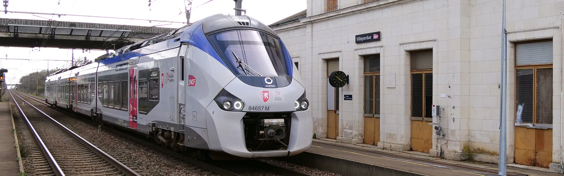 TER en gare de villeperdue - Crédit Photo Ghislain RENIER