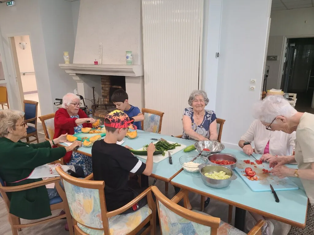 préparation d'un repas avec les ados et les résidents de la marpa