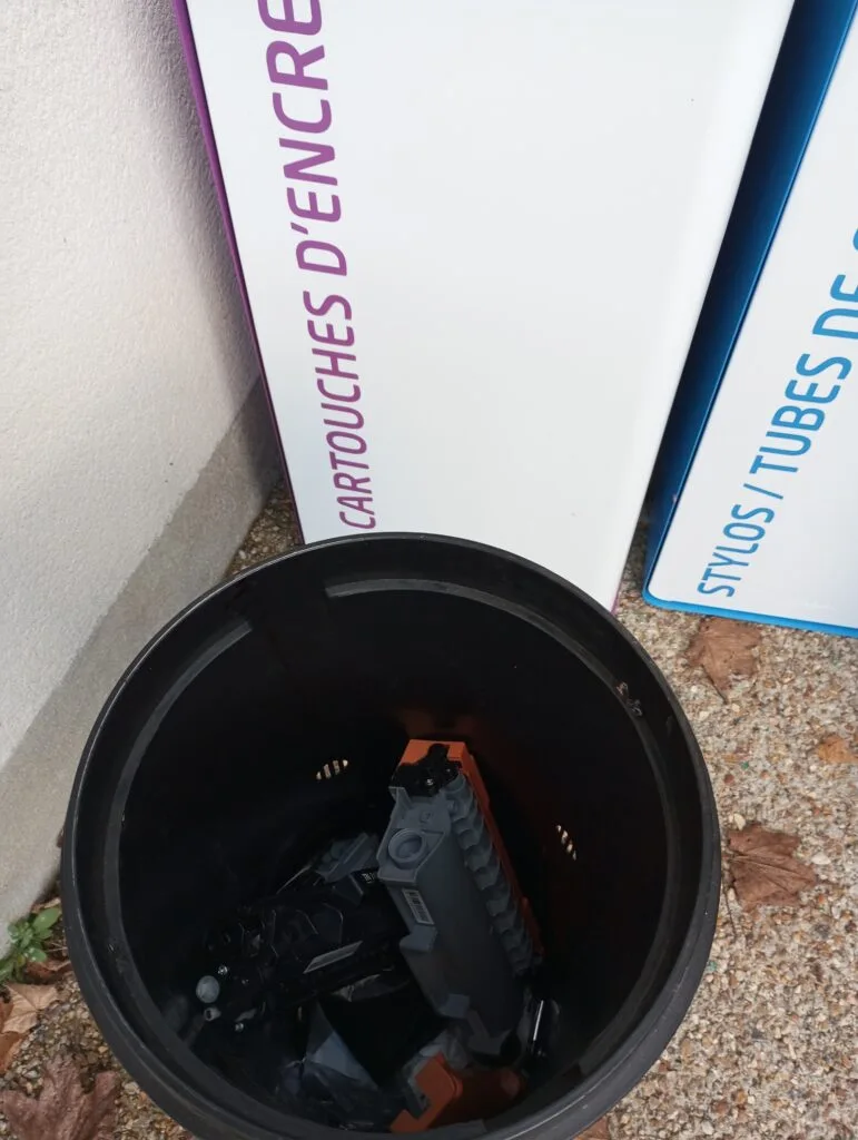 Une des 9 Tribox contenant les cartouches d'encre