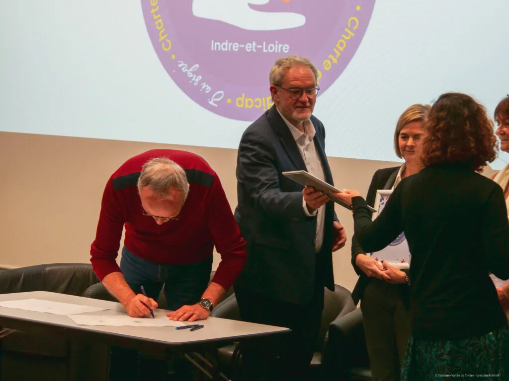 Laurent RICHARD, Vice-président Touraine Vallée de l'Indre en charge de la Petite enfance, l'Enfance, la Jeunesse, l'Action sociale et la Santé Co-signe la charte