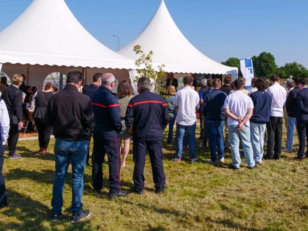 Une centaine de personnes, élus, professionnels, représentants officiels... ont assistés à l'inauguration station hydrogène vert à Sorigny