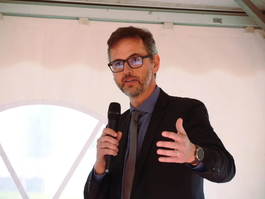 Pietro CALOPRISCO, responsable du portefeuille transport au sein du Clean Hydrogen Partnership