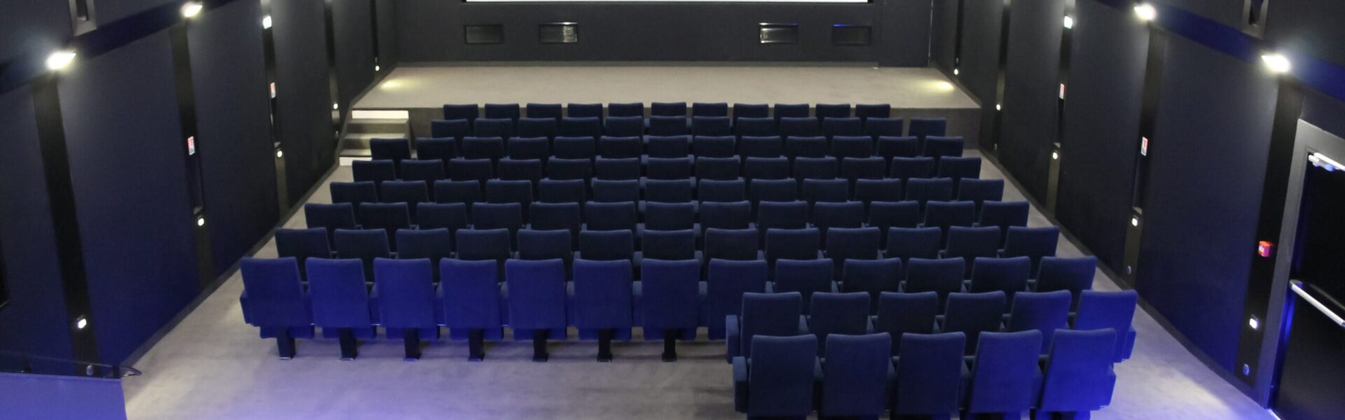 Vue intérieure de la salle de Cinéma Le Générique de Montbazon
