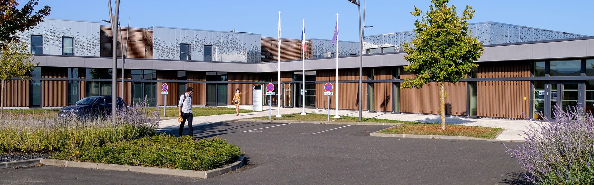 Vue extérieure de l'Hôtel communautaire Touraine Vallée de l'Indre situé dans la zone Isoparc à Sorigny
